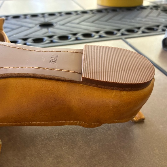 Latigo Embroidered‎ Women's Leather Flats, Size 6.5 - Picture 5 of 6